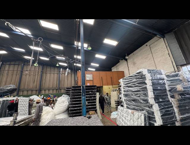2,900M² WAREHOUSE TO LET IN KEW